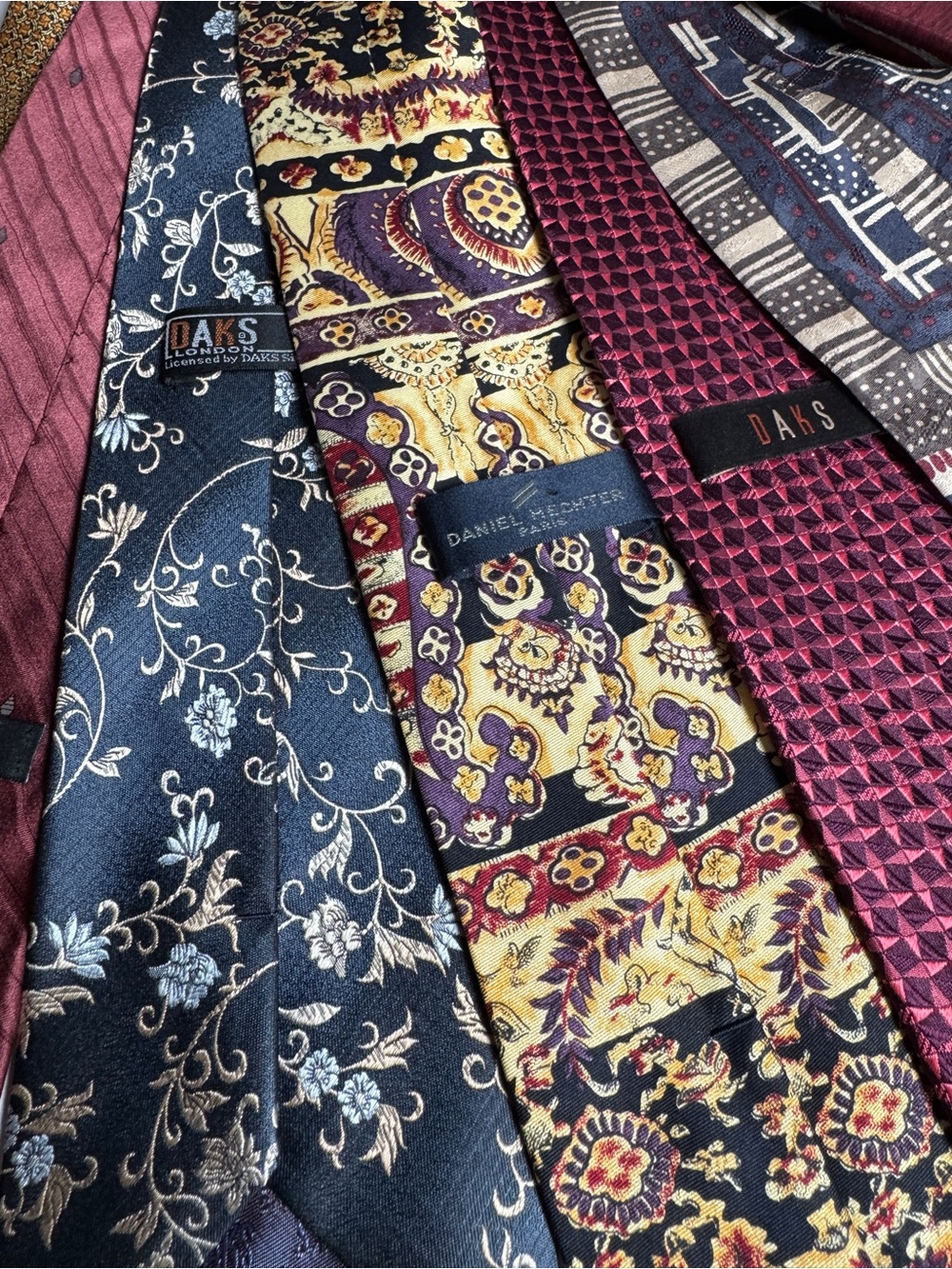 Lot of 8 Vintage Silk Ties DKNY DAKS Mario Valentino Daniel Hechter - Picture 6 of 7